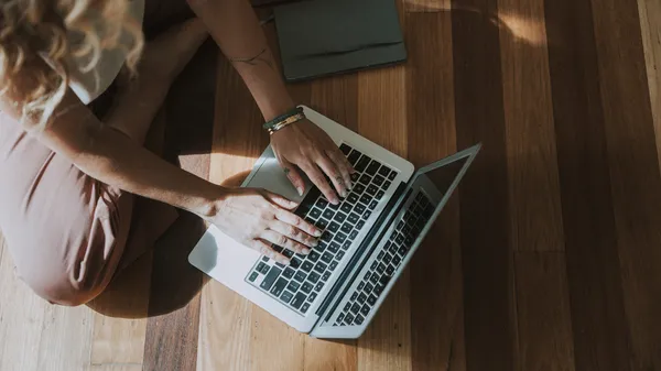 2026 Yılının En Dayanıklı Dizüstü Bilgisayar Markası Apple