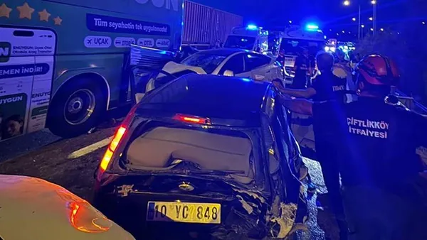 İzmir Yolu'nda zincirleme kaza: On bir kişi yaralandı