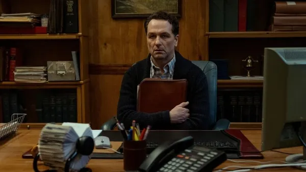 Los Angeles'taki Emmy Gecesi: 'Widow's Bay' Rekoru Kırarken Matthew Rhys İki Büyük Ödülün Sahibi Oldu