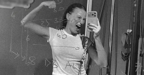 Serenay Sarıkaya'dan Spor Sonrası Fit Görüntüler