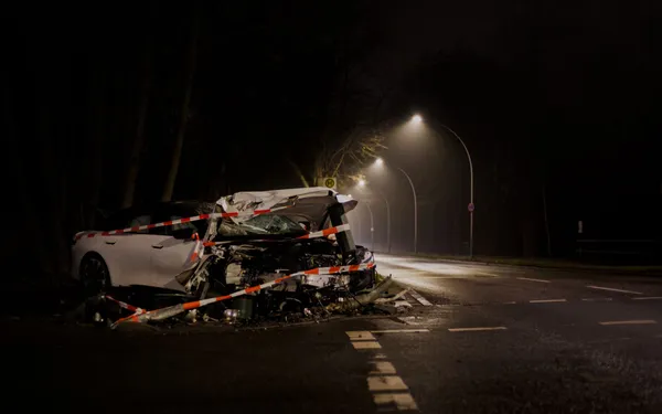 Ümraniye'de şarampole devrilen otomobilin sürücüsü hayatını kaybetti