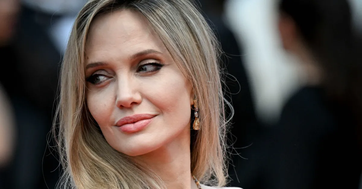 Ünlü oyuncu Angelina Jolie'den Ukrayna'daki yeraltı sınıflarına ziyaret