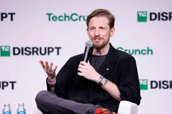 WordPress'in kurucusu Mullenweg, yönetim kurulu direncine rağmen CEO koltuğuna geri döndü